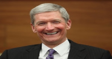 “Apple”ın direktoru milyarder olub