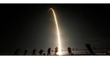 “SpaceX” ilin sonunadək kosmik turistləri orbitə göndərəcək