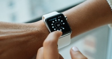 “Apple” ekstremal idman növləri üçün yeni “ağıllı” saat modelini təqdim etməyi planlaşdırır