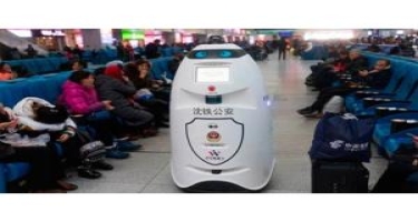 Çində robot polislər dəmir yolu stansiyalarında patrul xidmətinə başlayıb