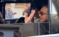Ceki Çanla görüşmək üçün özlərini maşının önünə atdılar (Video)