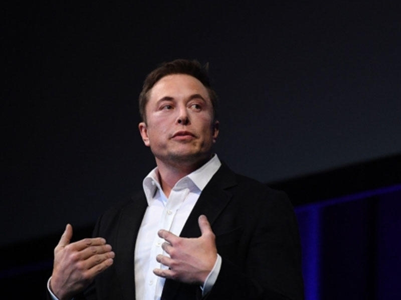 Elon Musk dünyanın ən varlı 5 adamının sırasında