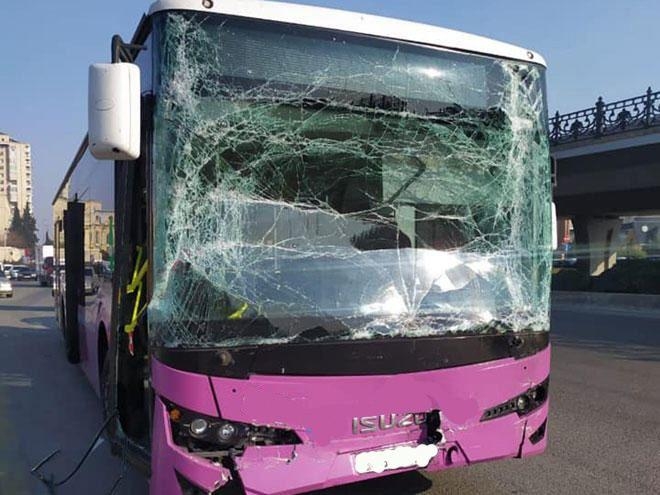 Bakıda avtobuslar toqquşub, xəsarət alan var - FOTO