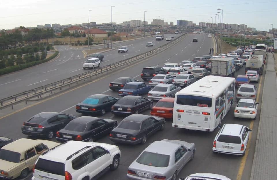 Bu yollarda tıxac var: Avtobuslar gecikir - SİYAHI - FOTO