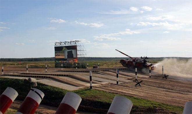 Azərbaycan tankçıları “Tank biatlonu” müsabiqəsində hədəfləri sərrastlıqla məhv ediblər - VİDEO - FOTO