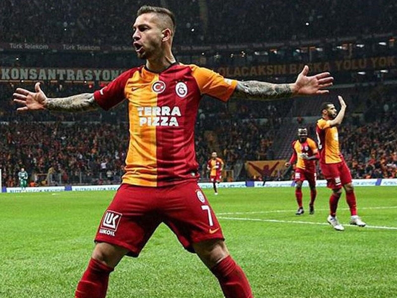 “Qalatasaray” klubu hücumçusu ilə yollarını ayırıb