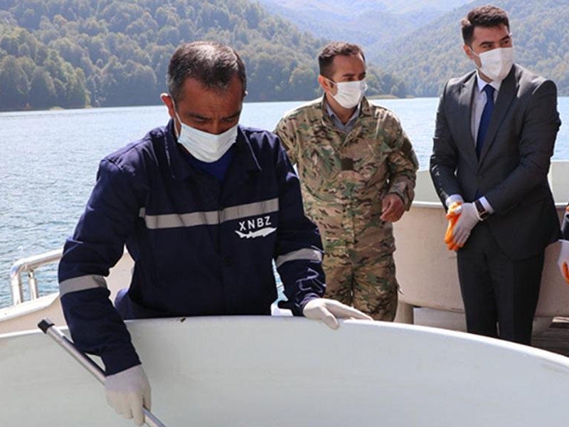 İki gölə körpə forel balıqları buraxıldı - FOTO