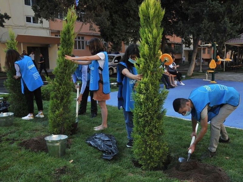 Paytaxtda abadlaşdırılan növbəti həyət sakinlərin istifadəsinə verilib - FOTO