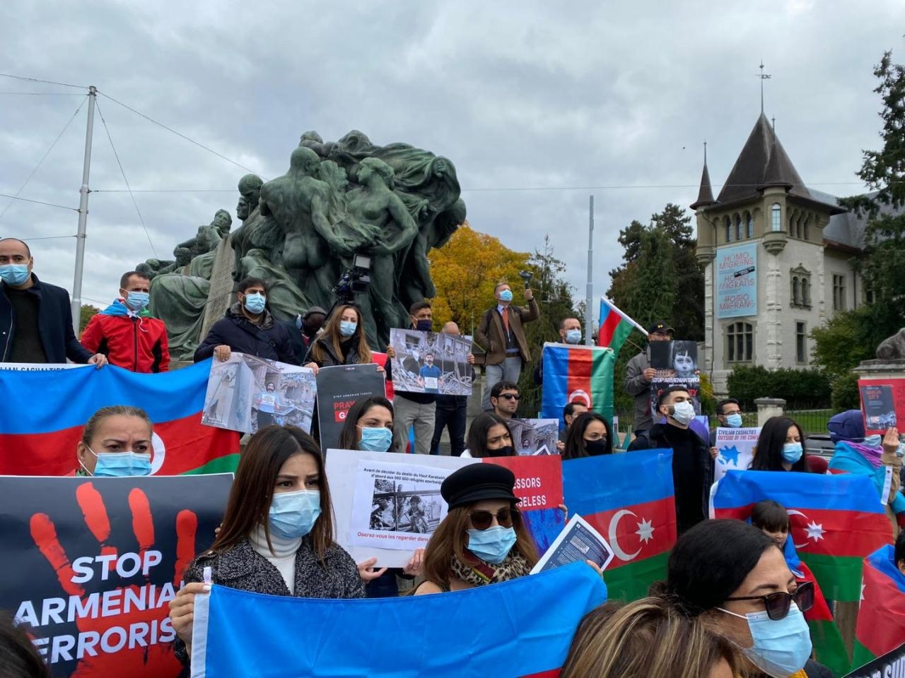 Bern Gəncə terroruna etiraz edir - FOTO