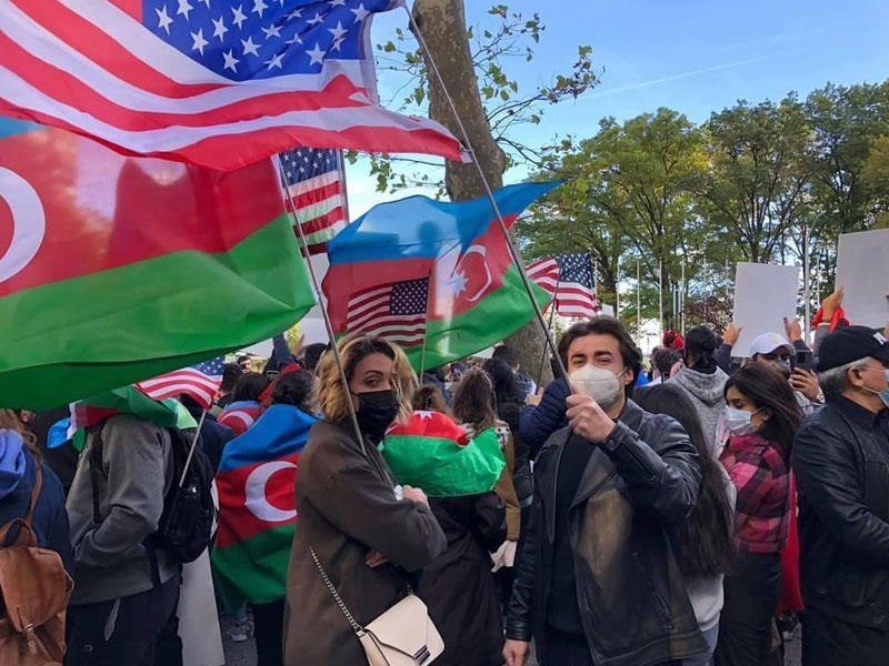 BMT Baş Qərargahının qarşısında Gəncə terroruna etiraz aksiyası keçirilib - FOTO