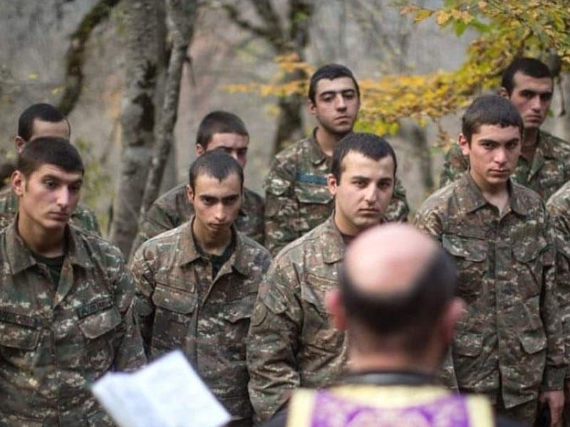 Keşişin döyüşə yola saldığı erməni əsgərlərin ölüm qorxusu üzlərindən oxunur - FOTO