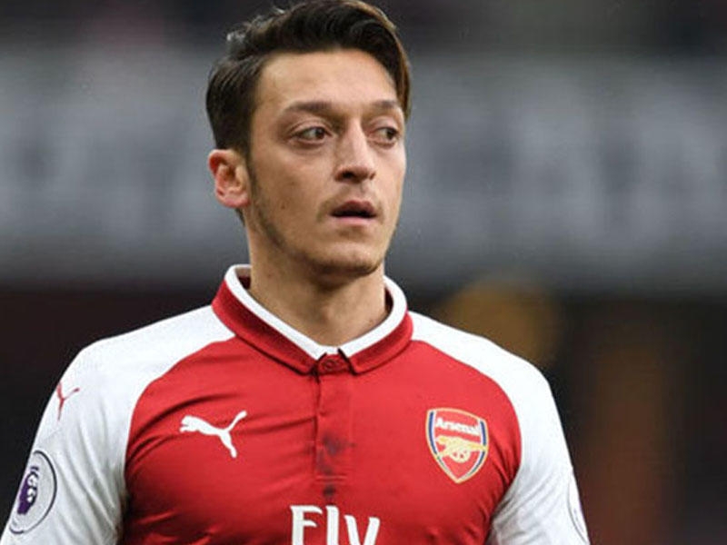 Özil Almaniyanın 0:6 hesablı məğlubiyyətinə zarafatla reaksiya verdi