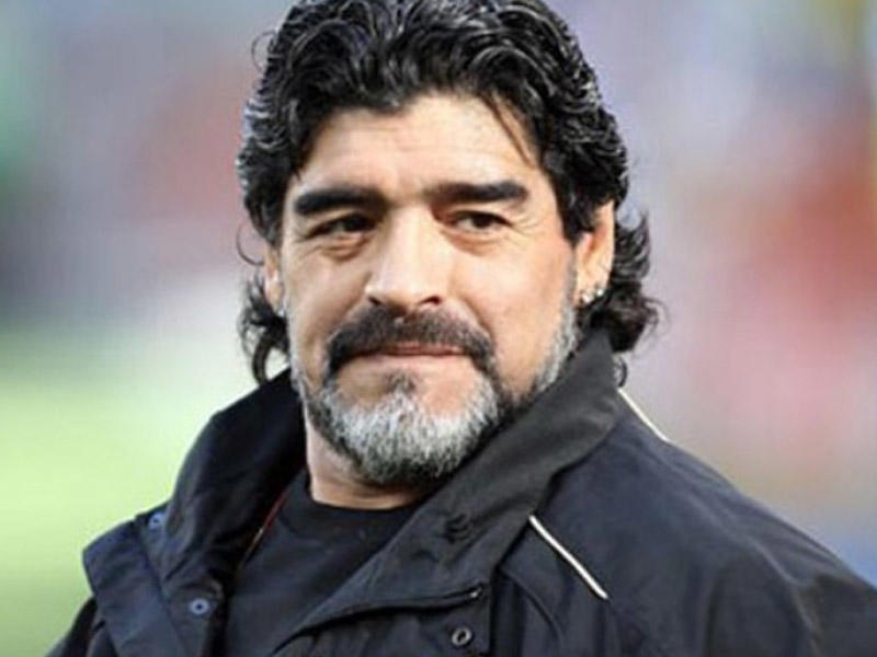 Maradona öldü