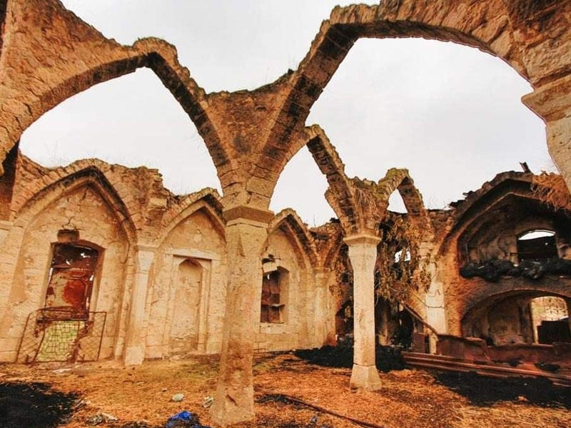 Qarabağda dağıdılmış qəbiristanlıqlar, tövləyə çevrilmiş məscidlər gördüm - Məşhur fotoqraf - FOTO