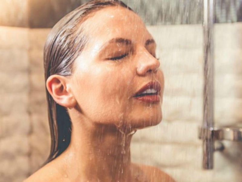 Soyuq duş qəbulunun 10 faydasi