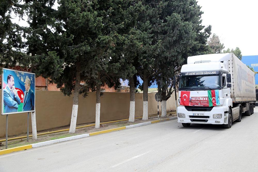 İğdırdan göndərilən yardım dolu yük maşını Müdafiə Nazirliyinin Mərkəzi Ərzaq Anbarında qəbul edilib - FOTO