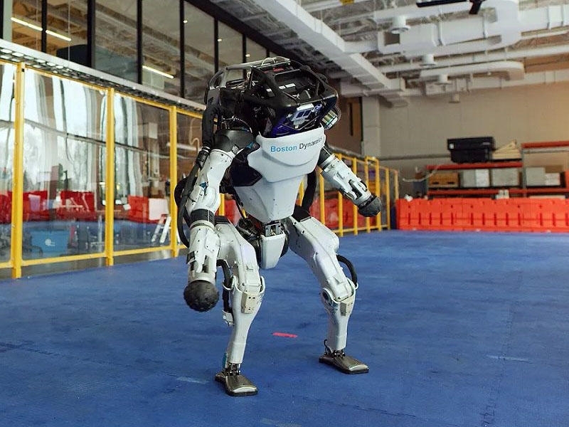 Boston Dynamics-dən yeni video: Rəqs edən robotları indiyənə kimi heç belə görməmisiniz - VİDEO