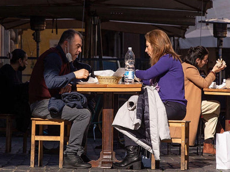 İtaliya hökuməti restoran və barları açmağa məcbur oldu