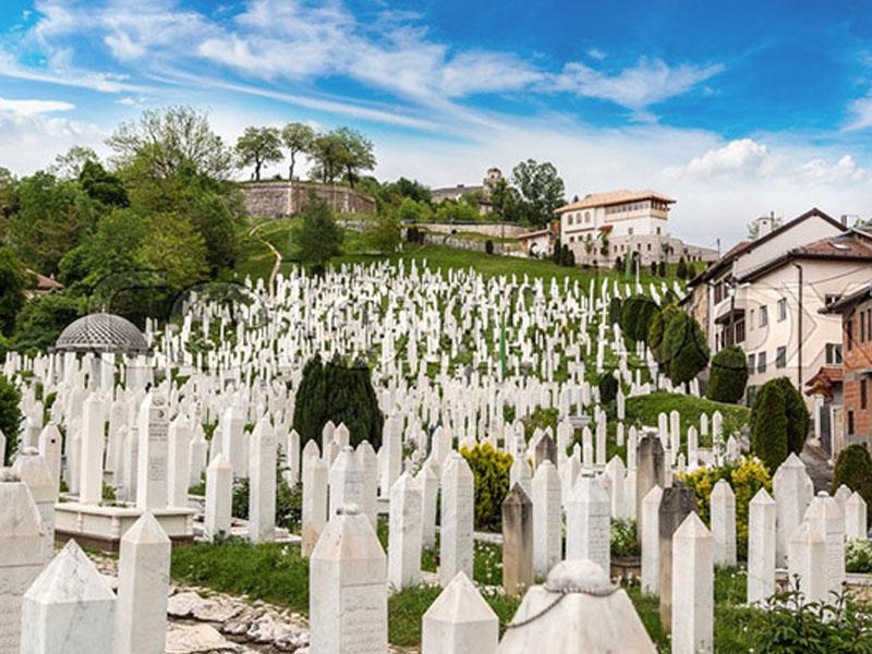 İtaliyada ölən 8 yaşlı Emili bir ay dəfn edə bilməyiblər