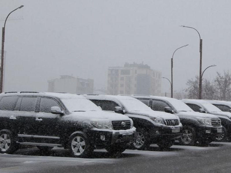 Arayik Arutyunyan avtomobilini satışa çıxarıb