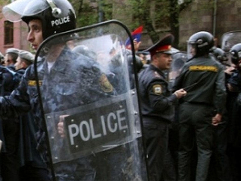 Ermənistanda kütləvi həbslər başladı