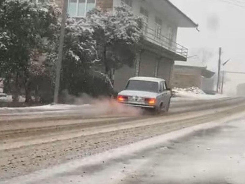 Qarlı yollarda avtoxuliqanlıq edən sürücülər saxlanıldı -  FOTO