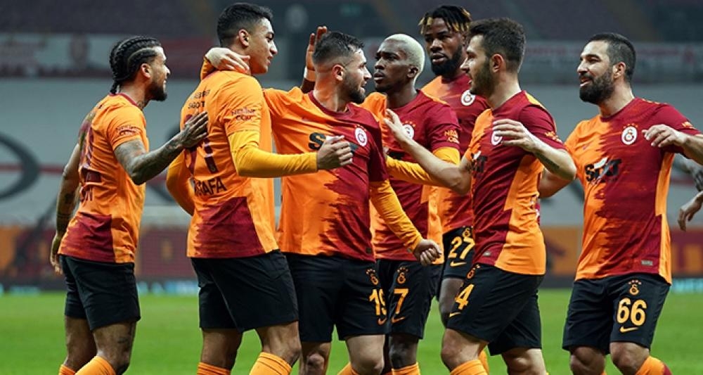 ''Qalatasaray'' qələbə qazanaraq liderliyini qoruyub