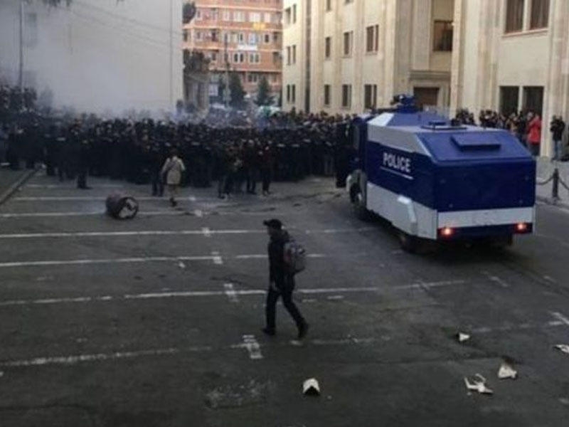Tbilisidə nümayişçilərlə polis arasında qarşıdurma: 7 nəfər saxlanıldı