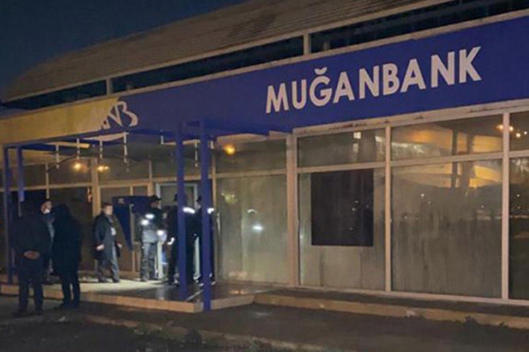 “Muğanbank”ın filialı yandı - FOTO