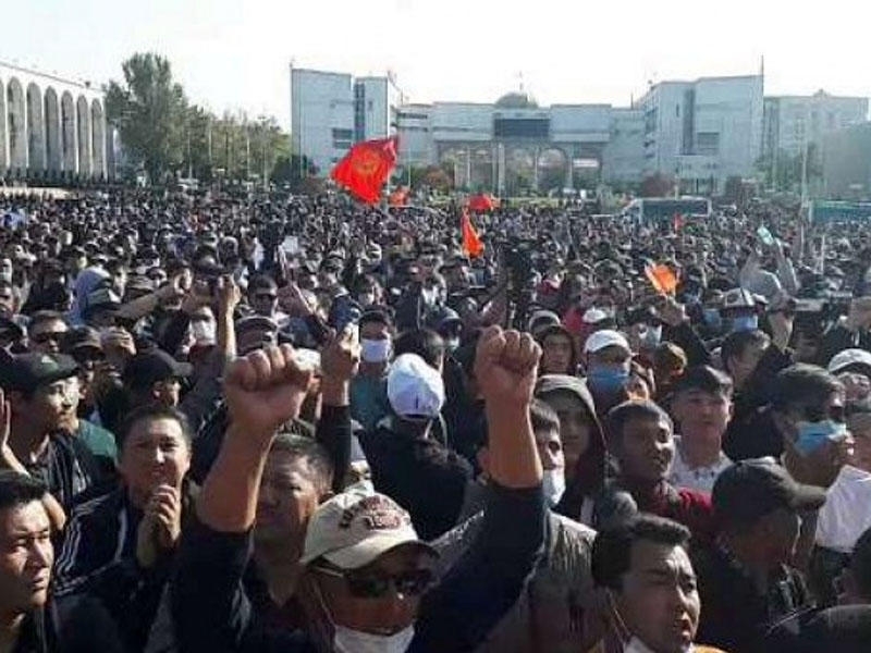 Qırğızıstanda yeni konstitusiyaya etiraz
