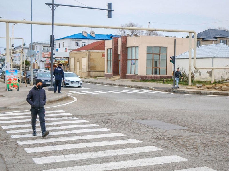 Daha bir kəsişmədə svetoforlarla nizamlanma təşkil edilib -  FOTO