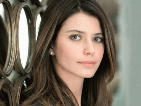 Beren Saat bunu ilk dəfə edəcək - FOTO