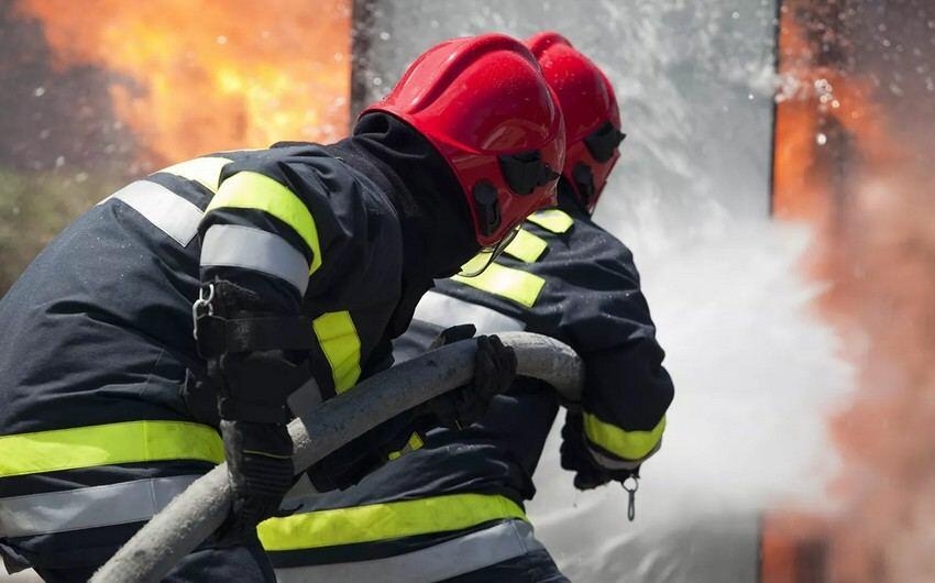 Bakıda beşmərtəbəli binada yanğın olub