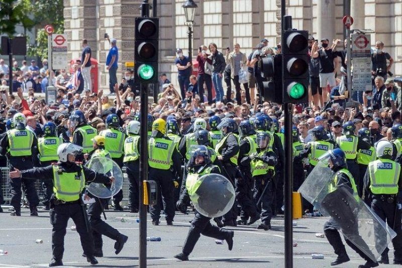 Londonda etirazçılara divan tuturlar - 33 nəfər saxlanılıb
