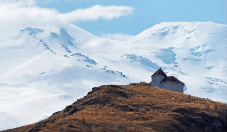 Elbrusda alpinist itkin düşüb