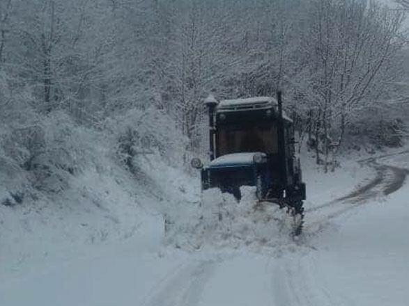 Quba-Xınalıq yolu qardan təmizlənir - FOTO