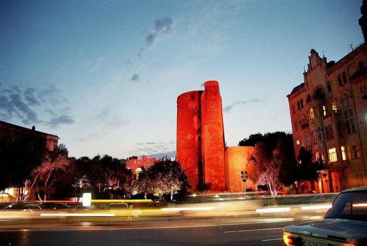 Bakının məşhur tikililəri qırmızı rənglə işıqlandırılacaq - FOTO