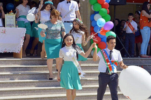 Azərbaycanda 85 min şagird məktəbə ayaq qoymadan MƏZUN OLACAQ