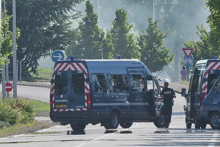 Oynayarkən I Dünya Müharibəsinə aid qumbara tapdı