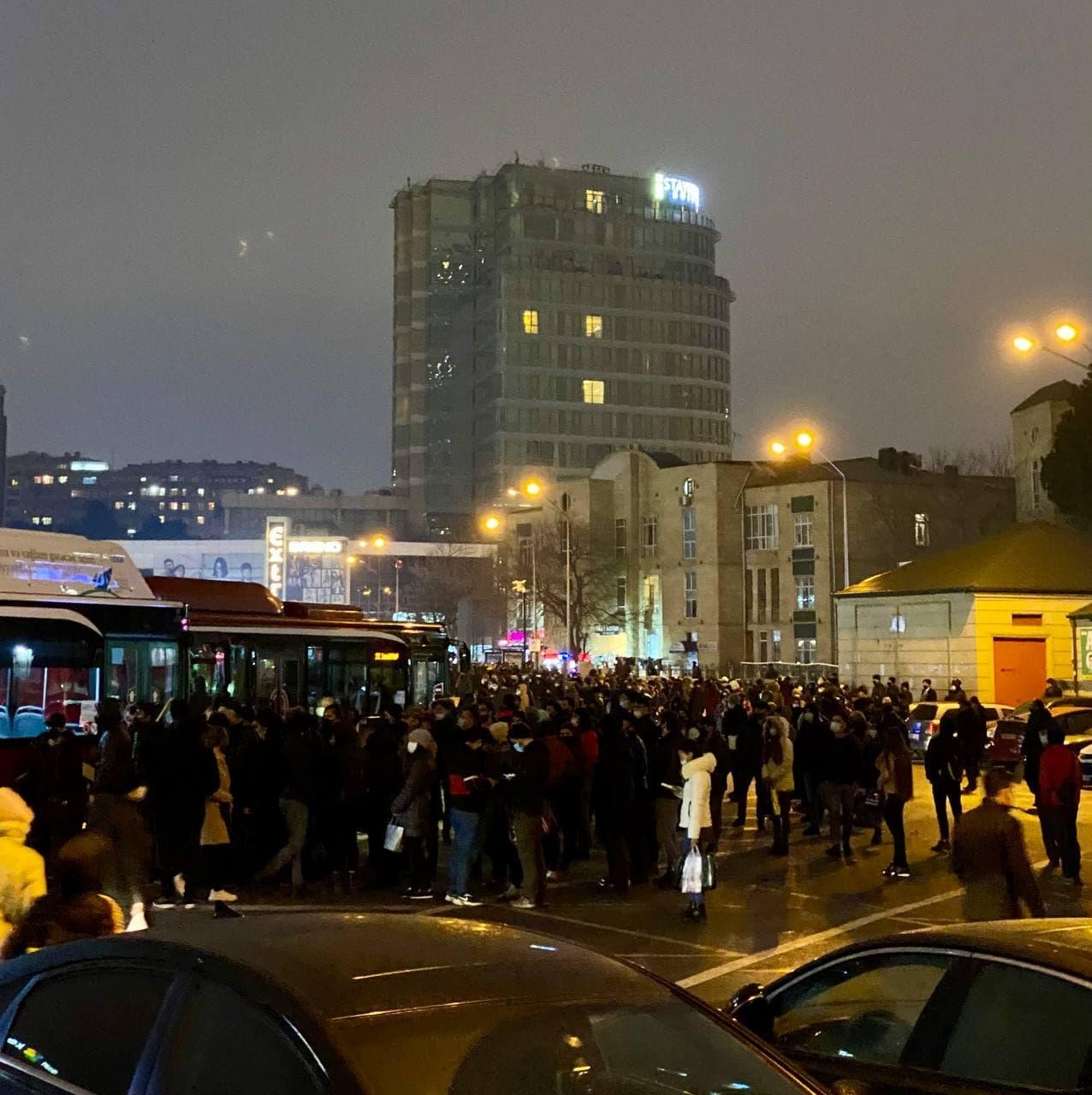 ''İnanmıram ki, hansısa kafe dolu gedən avtobuslardan daha təhlükəli olsun'' - Deputat