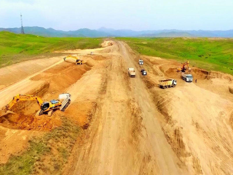 Hadrut-Cəbrayıl-Şükürbəyli yeni avtomobil yolunun tikintisi layihəsi icra olunur - FOTO