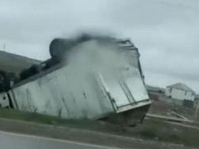 Evinə ''kubik'' alan kişi, ''Kamaz''ın altında qalıb öldü