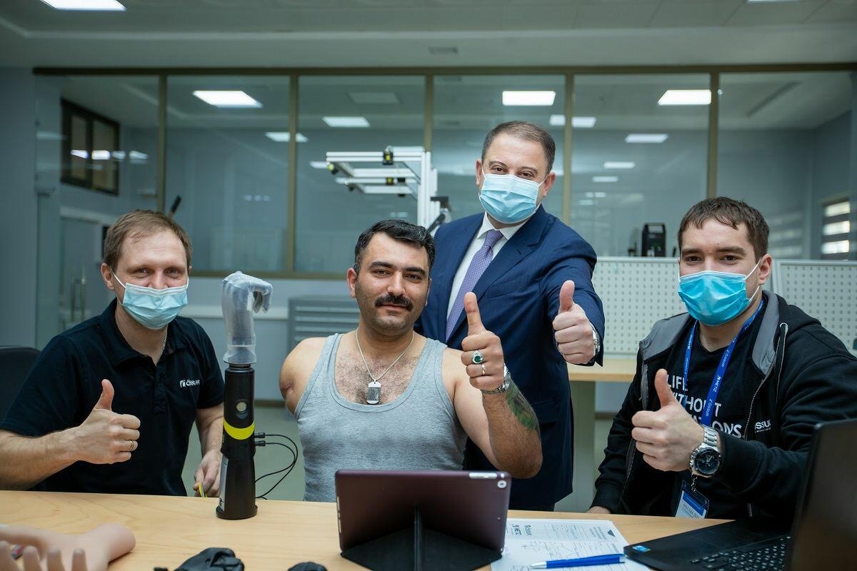 Qolları amputasiya olunmuş qazilərin protezlərlə təminatına başlanır - FOTO