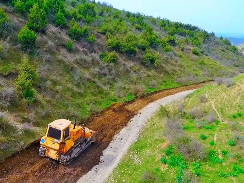 İsmayıllıda avtomobil yolu yenidən qurulur - FOTO