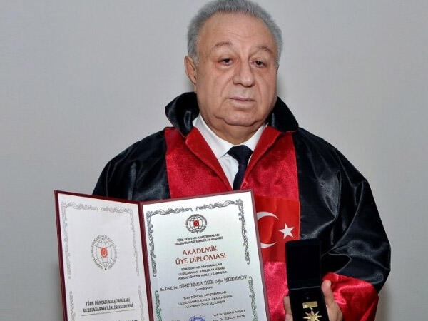 ''Hüseynbala Mirələmov gözündən müalicə alır, əli ilə köməkçisindən kağız istəyirdi'' — AÇIQLAMA