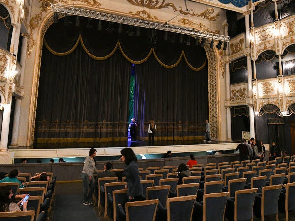 Teatr kollektivi Prezidentə təşəkkür etdi - FOTO