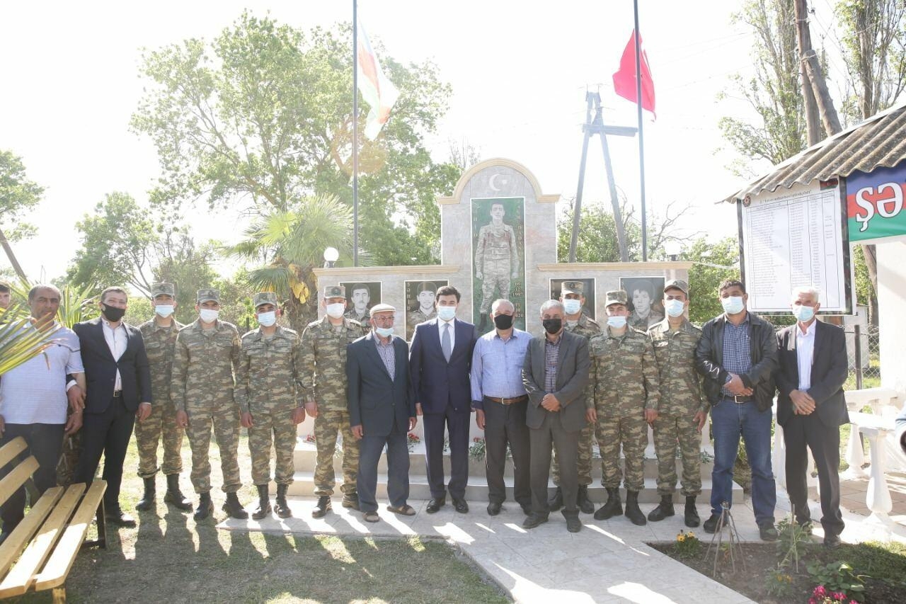 Xaçmaz RİH başçısı Aşağıoba və Aslanoba kəndlərində şəhidlərin məzarını ziyarət edib - FOTO