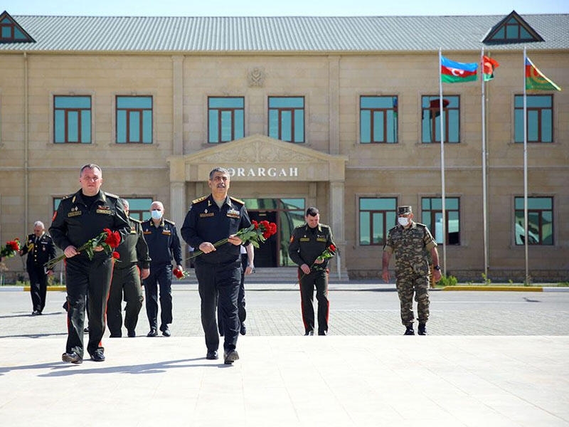 Azərbaycan və Belarus Müdafiə nazirləri hərbi hissələri ziyarət ediblər - VİDEO - FOTO