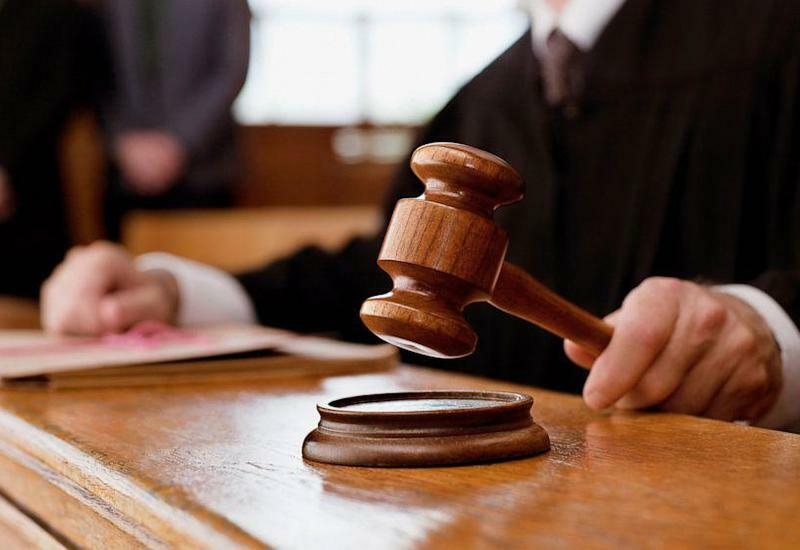 Bakıda məhkəmə hakimi arvadını öldürməkdə ittiham edilir