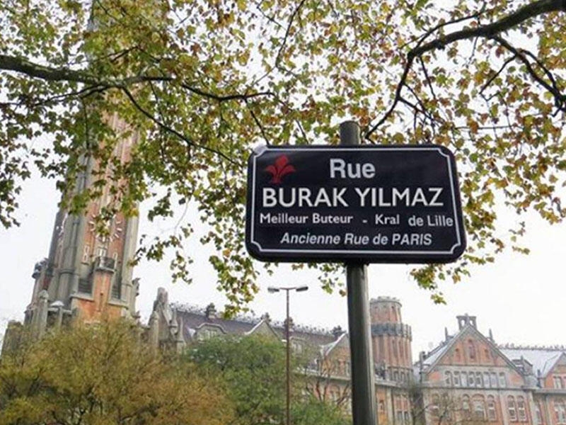 Fransada küçəyə türk futbolçunun adı verildi - FOTO